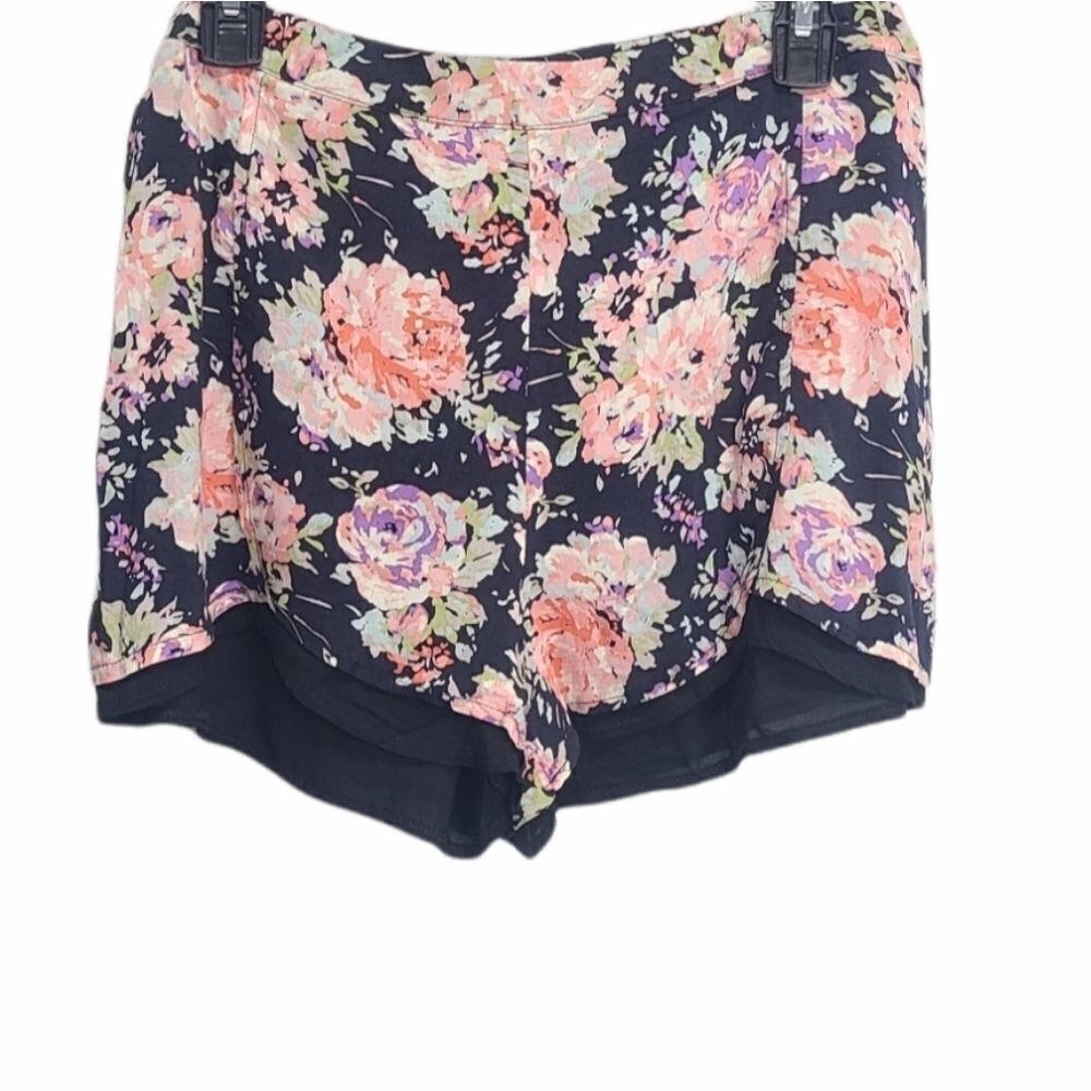 NWOT Ark & Co. Floral Mini Shorts Size Large